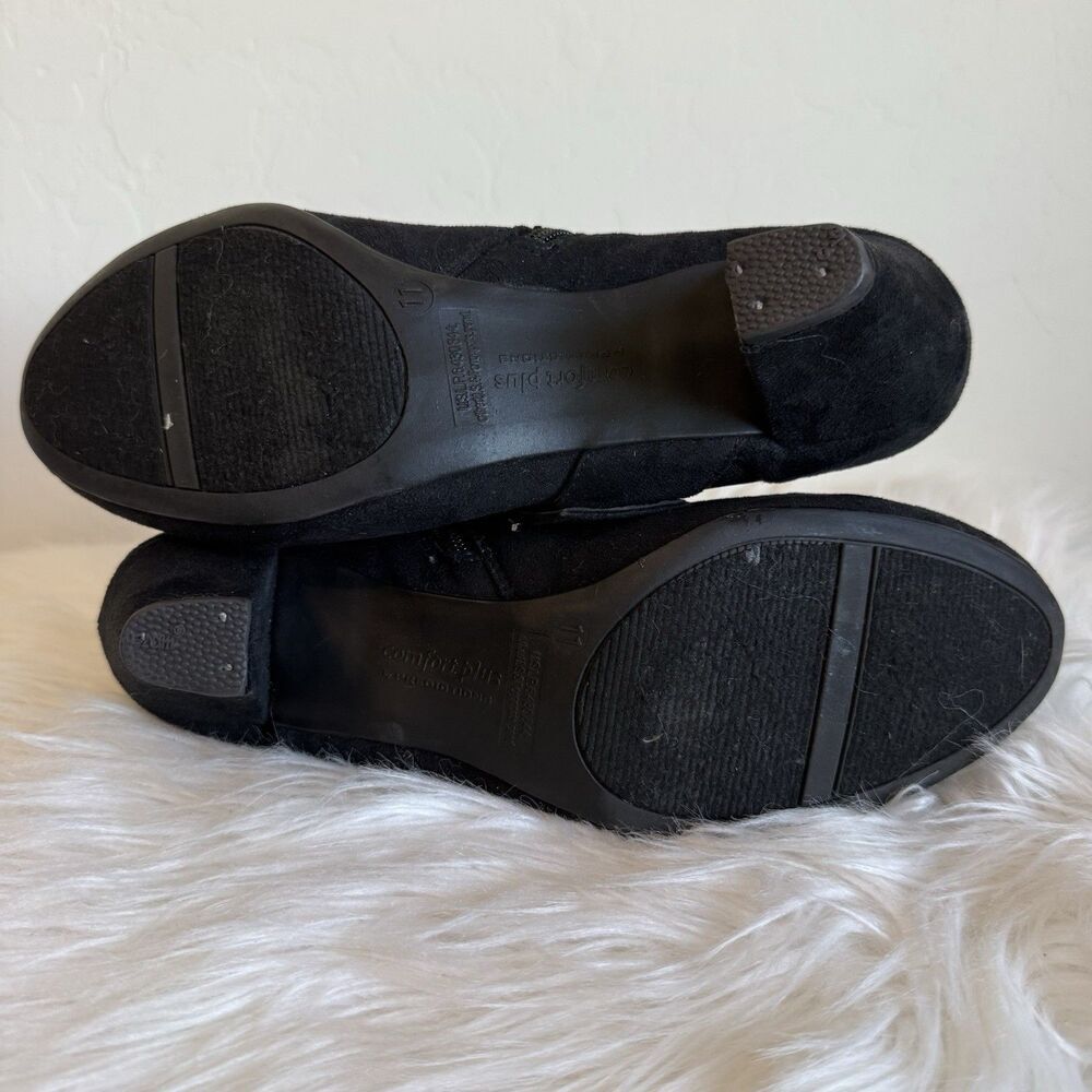 Comfort Plus By Predictions Faux Suede Black Buckle Heeled Ankle Bootie Witchy - Picture 9 of 9